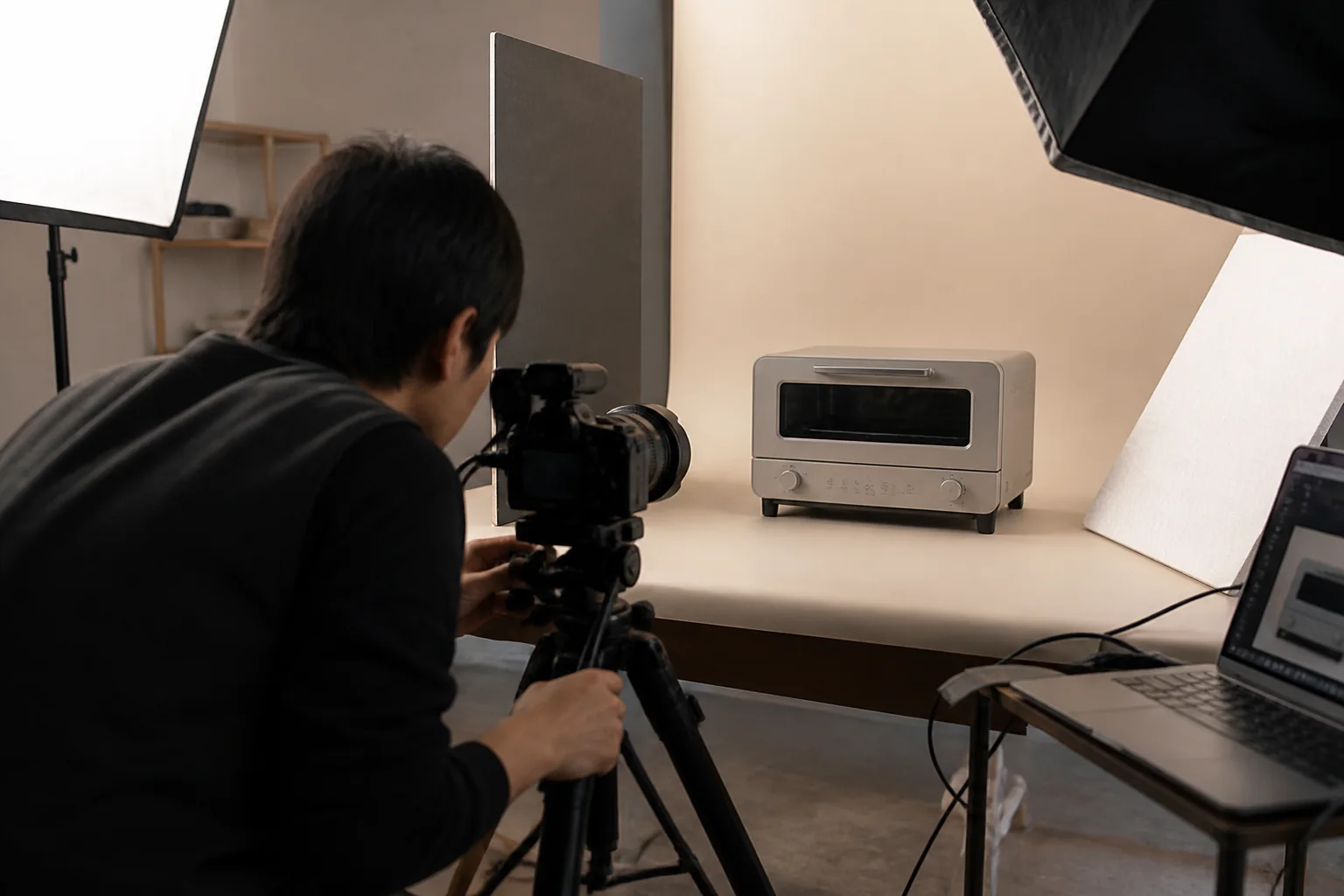 新商品を撮影スタジオで撮影する制作イメージ